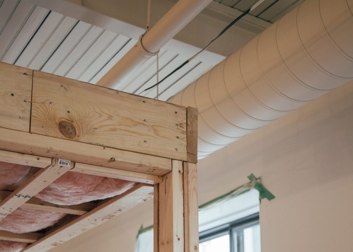 Dlaczego warto postawić na domy w konstrukcji drewnianej?